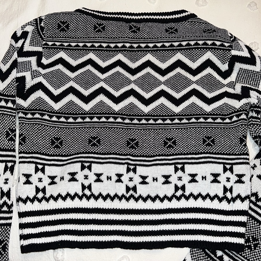 Unique pattern sweater - Picture 3 of 4